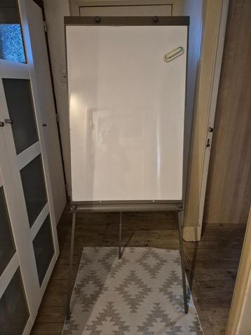 Chevalet tableau blanc effaçable beschikbaar voor biedingen