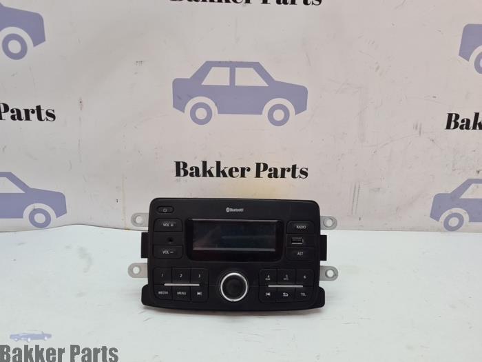 Radio van een Dacia Logan, Auto-onderdelen, Elektronica en Kabels, Dacia, Gebruikt, 3 maanden garantie