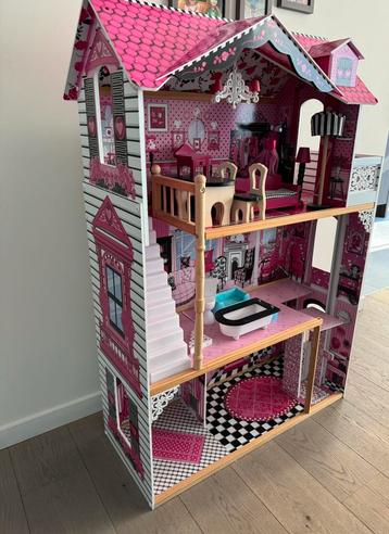 Amelia poppen / Barbie huis hout