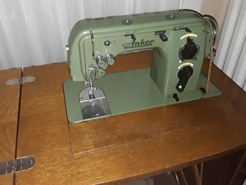Oude Anker naaimachine in meubelkast, Antiek en Kunst, Antiek | Naaimachines, Ophalen