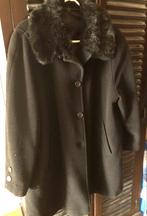 Manteau long, Noir, Porté, Taille 46/48 (XL) ou plus grande