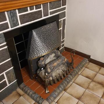 Leuke elektrische sierhaard in goede staat werkt perfect beschikbaar voor biedingen