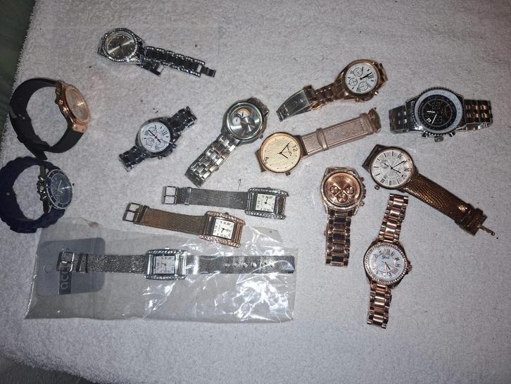 14 diverse nieuwe horloges, Handtassen en Accessoires, Horloges | Dames, Nieuw, Polshorloge, Overige merken, Overige materialen