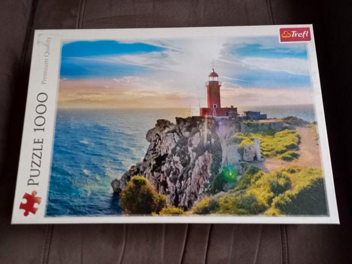 Trefl 1000 Stuks - Melagavi Vuurtoren, Griekenland, Hobby en Vrije tijd, Denksport en Puzzels, Gebruikt, Legpuzzel, 500 t/m 1500 stukjes