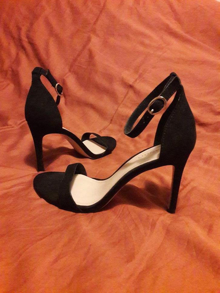 Sandalen met stilettohak en bandjes, Kleding | Dames, Schoenen, Zo goed als nieuw, Pumps, Zwart, Ophalen