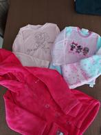 2 pyjama's en 1 peignoir maat 116 122, Verzenden