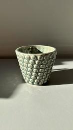 Klein bloempotje - mosgroen met reliëf, Ophalen, Zo goed als nieuw