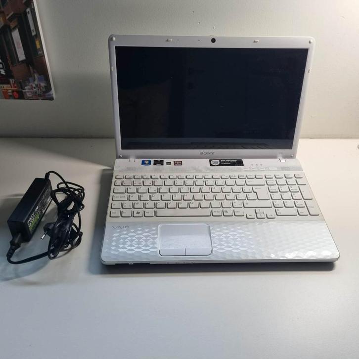Sony Vaio laptop (4GB RAM, AMD, pas de stockage), Informatique & Logiciels, Ordinateurs portables Windows, Utilisé, 15 pouces