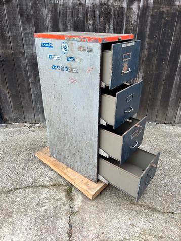 Ladekast ijzer beschikbaar voor biedingen