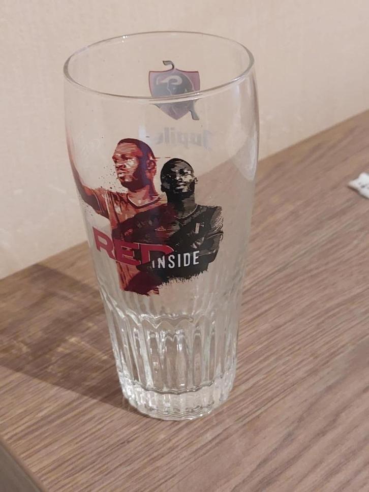 bierglas : Christian Benteke/We're all red inside, Verzamelen, Glas en Drinkglazen, Zo goed als nieuw, Bierglas, Verzenden