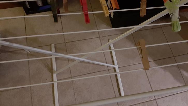 Étendoir pliable comme neuf, pinces à linge neuves gratuites, Jardin & Terrasse, Sèche-linge & Lave-linge, Comme neuf, Séchoir à linge