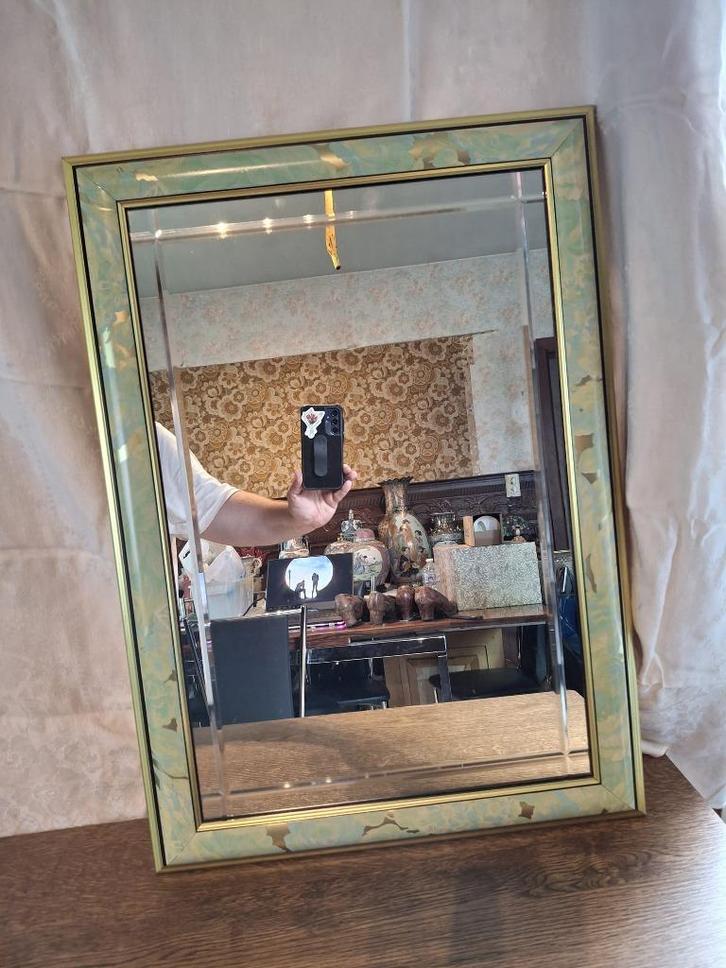 Vintage spiegel met pastelgroene lijst, Huis en Inrichting, Woonaccessoires | Spiegels, Zo goed als nieuw, 50 tot 75 cm, Minder dan 100 cm