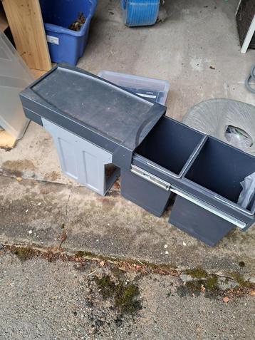 Keuken inbouw vuilbak beschikbaar voor biedingen