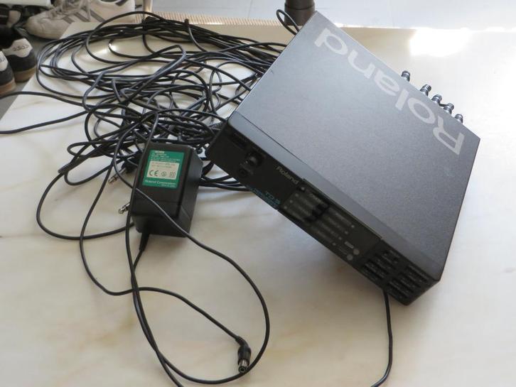 Roland TD-5 Percussion Sound Module, Muziek en Instrumenten, Drumcomputers, Gebruikt, Roland, Ophalen