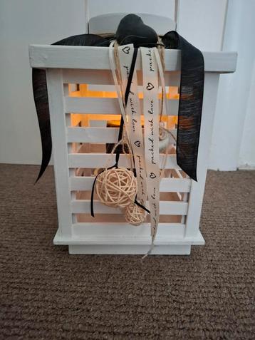 Witte lantaarn  beschikbaar voor biedingen