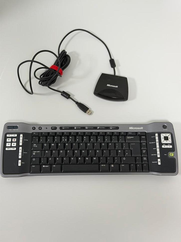 Microsoft Remote Keyboard Media center draadloos toetsenbord, Computers en Software, Toetsenborden, Zo goed als nieuw, Qwerty