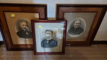 Grote kaders met handgetekend portret. beschikbaar voor biedingen