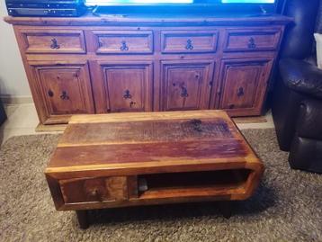 Salontafel van gerecycleerd hout beschikbaar voor biedingen