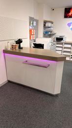 Moderne winkeltoog met LED-verlichting, Ophalen, Inrichting