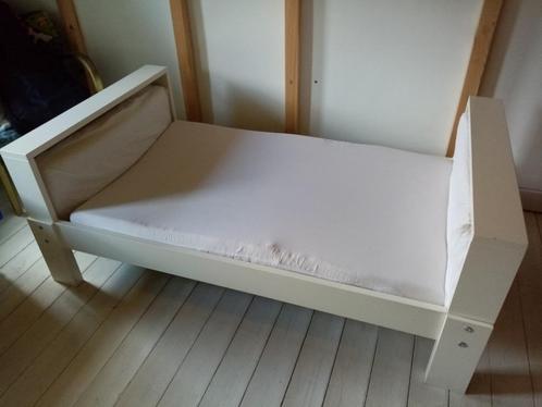 Lit enfant modulable ikea, Enfants & Bébés, Chambre d'enfant | Lits, Utilisé, Sommier à lattes, Matelas, Enlèvement ou Envoi