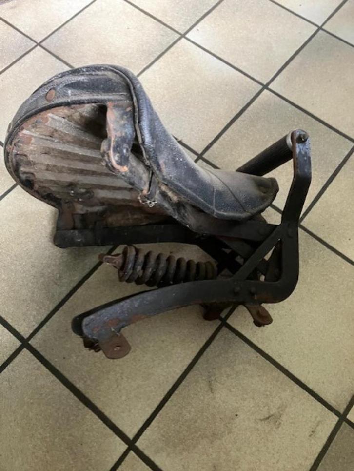 Zweefzadel oldtimer motor Koets en zweefzadel Merat / Dunlop, Motoren, Onderdelen | Oldtimers, Gebruikt, Ophalen of Verzenden