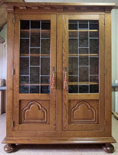 Massief eiken bibliotheekkast met glas in lood ramen, Antiek en Kunst, Antiek | Meubels | Kasten, Ophalen