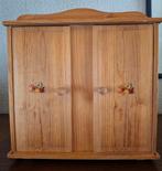 Houten kleerkastje voor kleine poppen., Ophalen