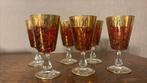 6 verres à liqueur ou autre décoré doré sur verre bordeau, Ophalen