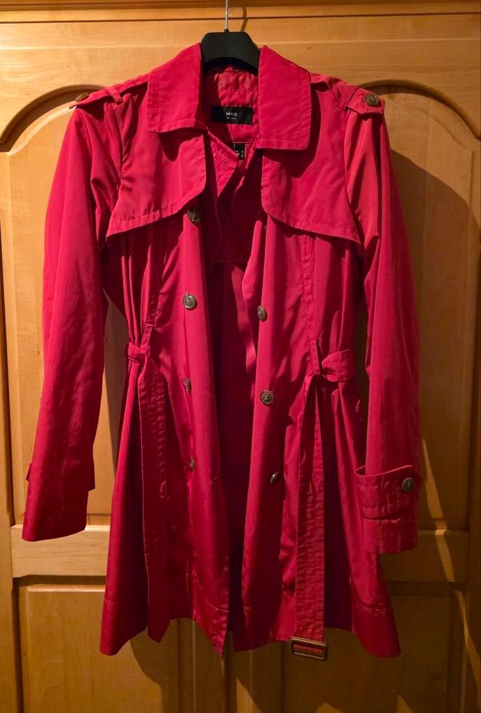 Rode trenchcoat / dunne regenjas (maat 42/44), Kleding | Dames, Jassen | Zomer, Zo goed als nieuw, Maat 42/44 (L), Rood, Ophalen