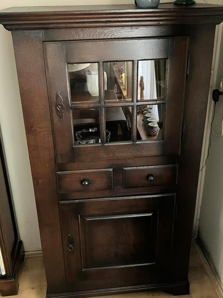 Houten vitrinekast/servieskast met lades, Huis en Inrichting, Kasten | Buffetkasten, Zo goed als nieuw, Met lade(s), Ophalen