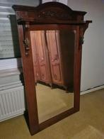 Grote houten spiegel, Ophalen