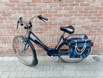 Super degelijke damesfiets. Incl tas beschikbaar voor biedingen