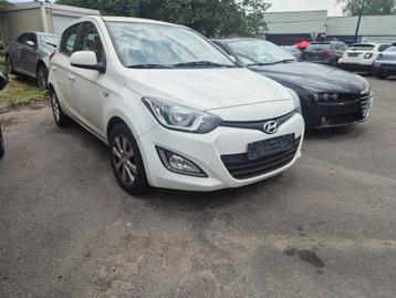 HYUNDAI I20 BRUIT MOTEUR DEGATS CARROSSERIE A SAISIR  beschikbaar voor biedingen
