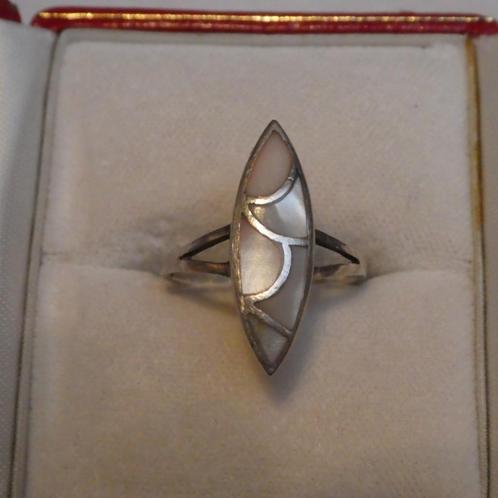 bague en argent et nacre, Bijoux, Sacs & Beauté, Bagues, Utilisé, Femme, Plus petit que 17, Argent, Argent, Envoi