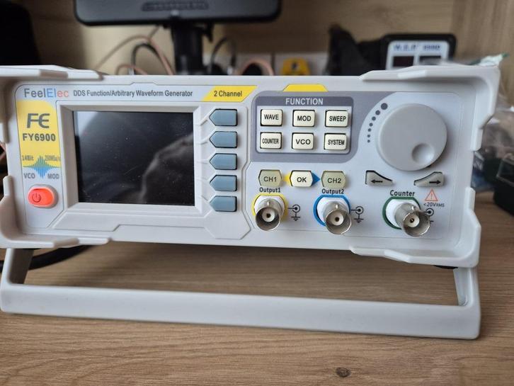 Arbitrary Waveform Generator 60 Mhz, Doe-het-zelf en Bouw, Meetapparatuur, Zo goed als nieuw, Overige meters, Ophalen of Verzenden
