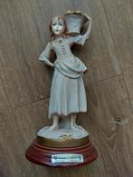 Vintage Marfinite beeldje – Meisje met fruitmand, Verzamelen, Ophalen, Zo goed als nieuw, Mens