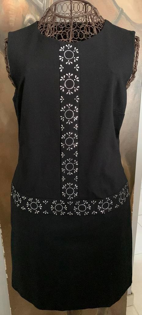 Caroline Biss 40 zwarte jurk met studs fabtasie, Kleding | Dames, Jurken, Nieuw, Maat 38/40 (M), Zwart, Ophalen of Verzenden