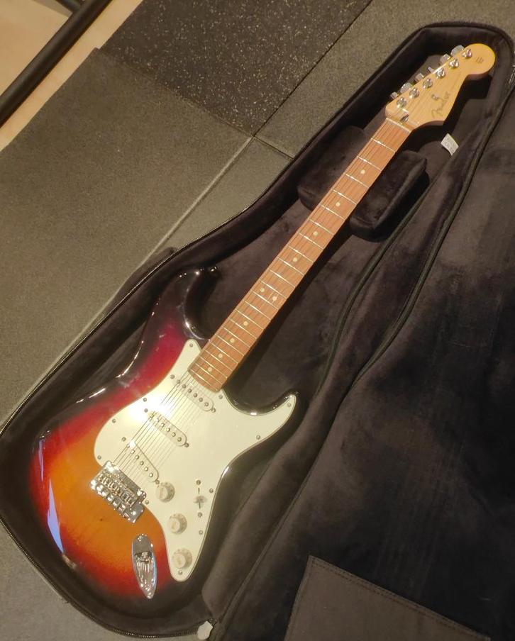 Fender Stratocaster, Boss draagzak, Blackstar versterker, Muziek en Instrumenten, Snaarinstrumenten | Gitaren | Elektrisch, Nieuw