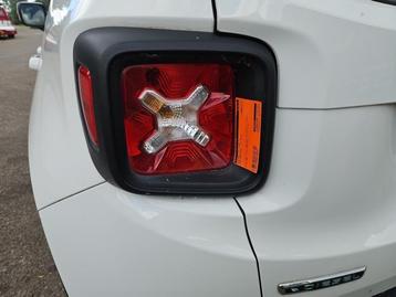Achterlicht links van een Jeep Renegade beschikbaar voor biedingen