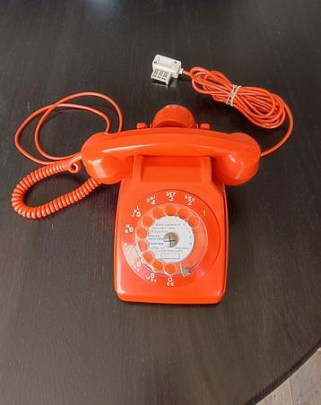 Vintage orange 70's dial French phone 