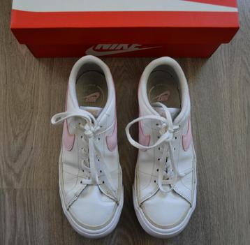 Schoenen Nike maat 39 beschikbaar voor biedingen