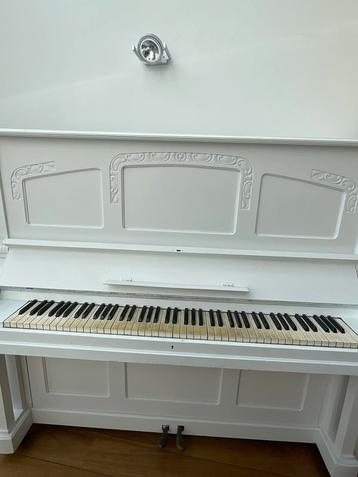 Buffetpiano beschikbaar voor biedingen