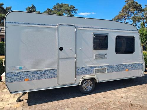 Nette Adria 430 caravan (Nederlandse caravan), Caravans en Kamperen, Caravans, Particulier, Adria, Koelkast, Luifel, Ophalen