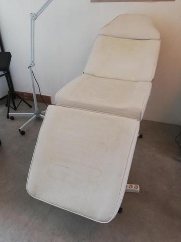 Massagetafel beschikbaar voor biedingen