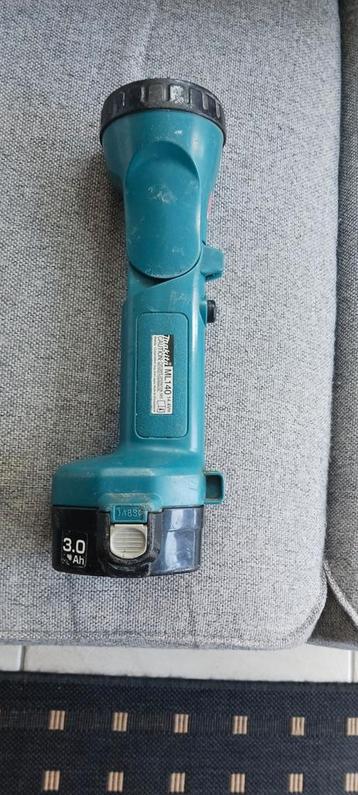 Makita lamp zonder lader  beschikbaar voor biedingen