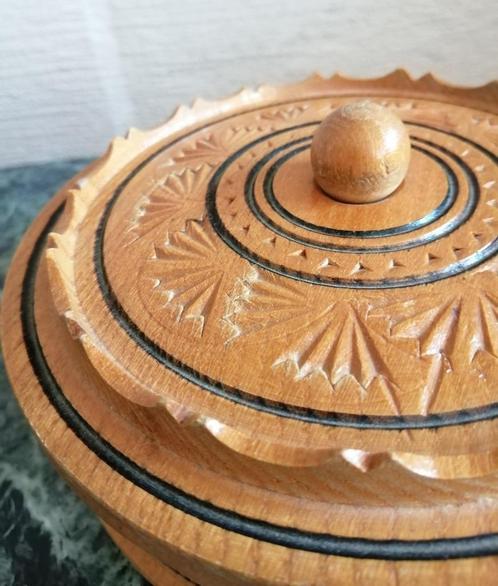 vintage houten kistje rond, handgemaakt, diameter 17 cm, Antiquités & Art, Curiosités & Brocante, Enlèvement ou Envoi