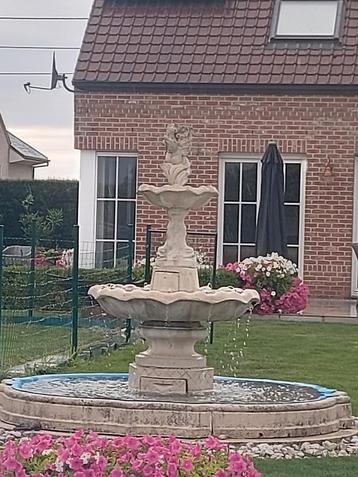 fontaine en pierre blanche avec ange, Enlèvement, Comme neuf, Fontaine