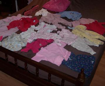Baby- en kinderkleding. beschikbaar voor biedingen