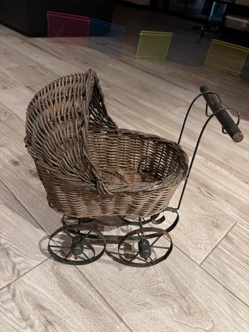 Rieten retro vintage poppenwagen (cw)* beschikbaar voor biedingen