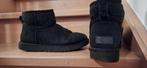 UGG daim noir fourrées pointure 40/uk 7.5, UGG, Zwart, Lage of Enkellaarzen, Ophalen of Verzenden